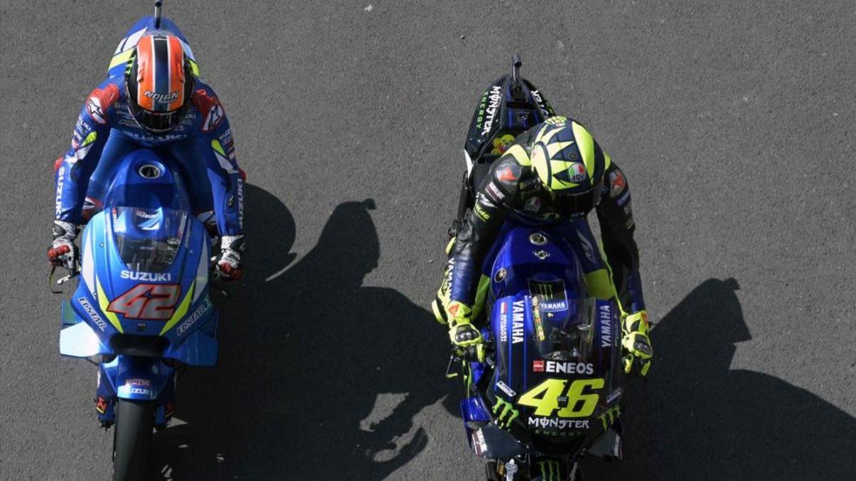 Rins, primero, y Rossi, segundo, dieron mucho espectáculo en el COTA