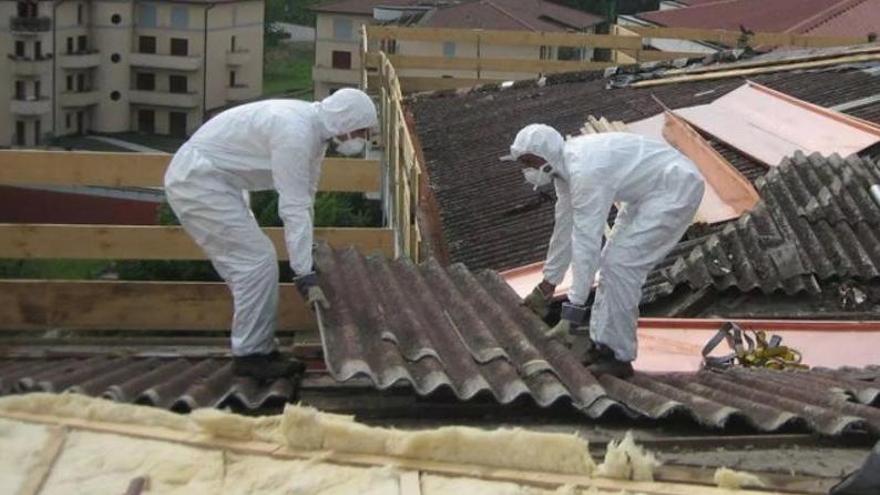 La Junta comienza a evaluar las solicitudes para retirar amianto de empresas extremeñas