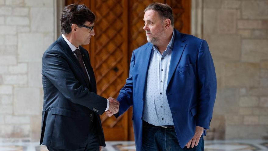 Illa y Junqueras se reúnen por primera vez y dan aire a la legislatura en Cataluña