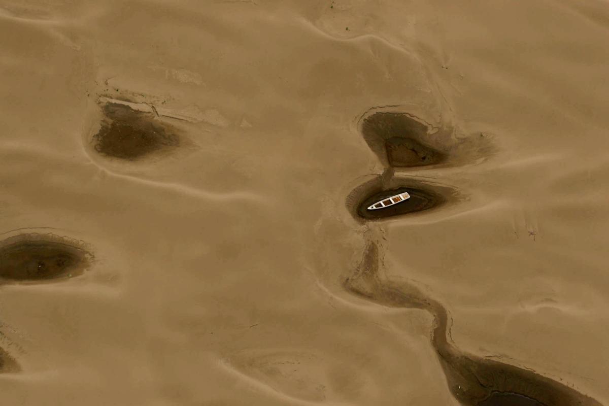 Fotografía aérea tomada en octubre de 2005 de la sequía en la región amazónica de Brasil.