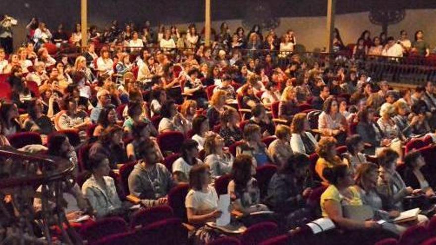 La platea de l&#039;Ateneu plena d&#039;infermeres en la jornada d&#039;ahir