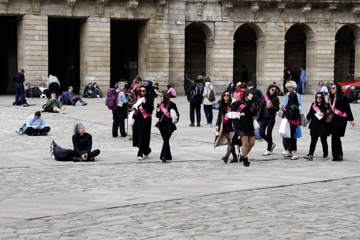 Turistas na zona histórica de Santiago a pasada fin de semana