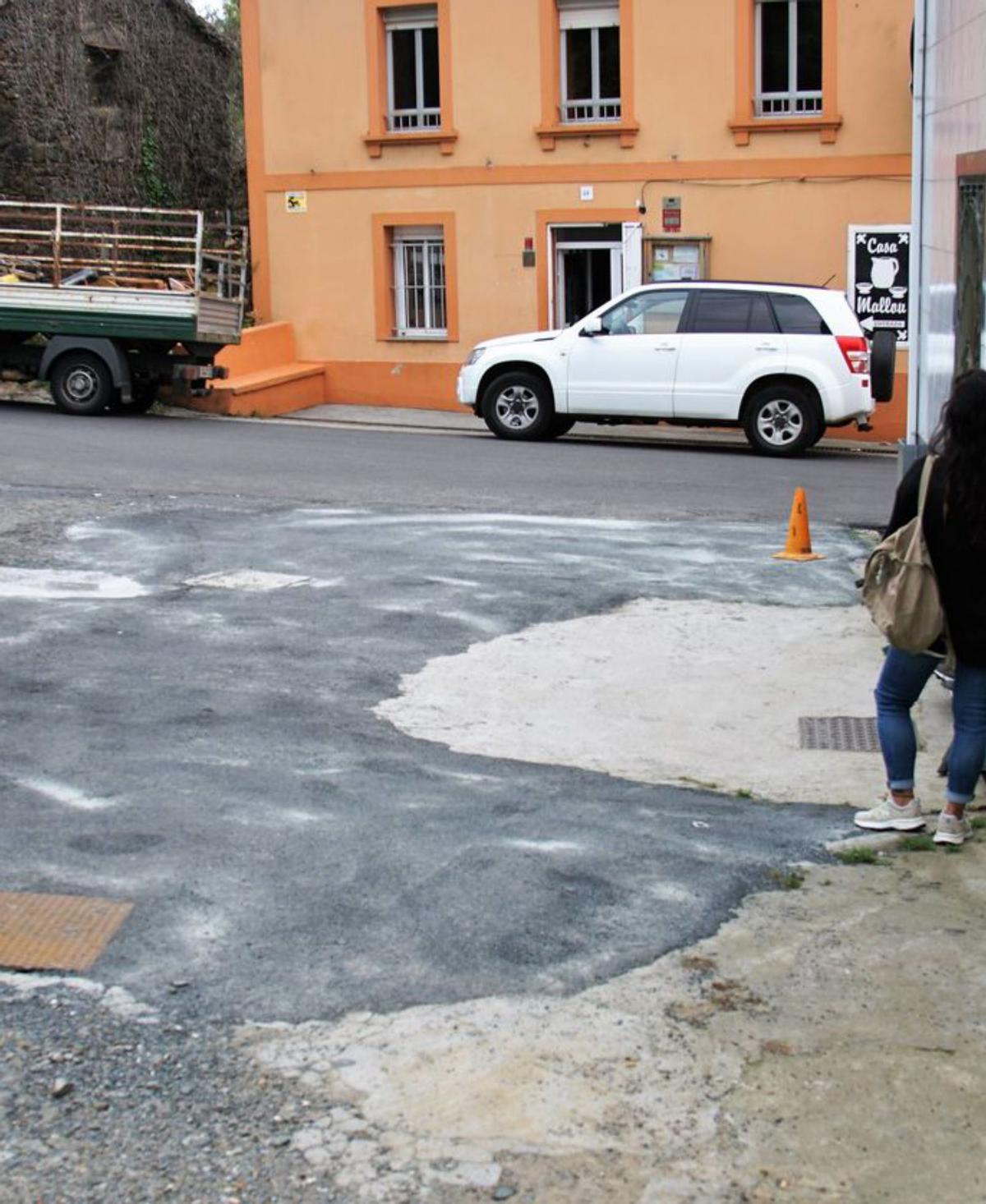 Quejas en Amio por el mal estado de una plaza  después de un asfaltado