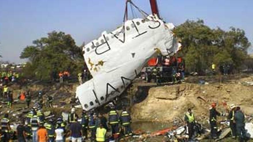 La investigación del accidente de Barajas detecta errores humanos y técnicos en el despegue