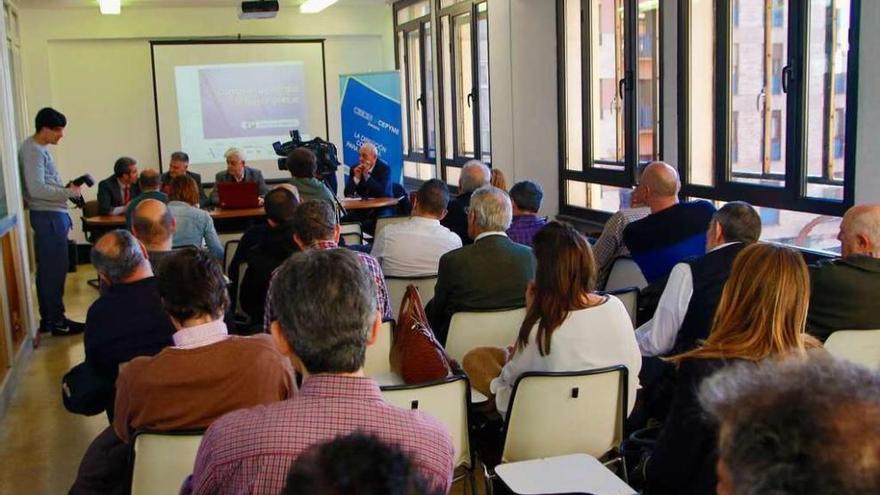 Charla informativa sobre la compra agrupada de energía celebrada en Zamora.