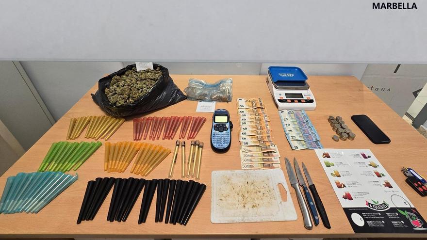 Droga, balanza y dinero intervenido en la operación poilcial
