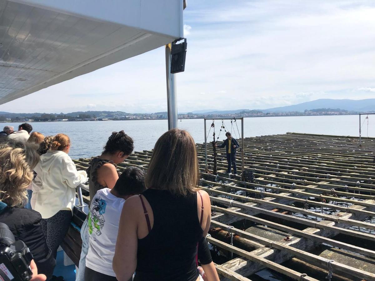 La Ruta del Mejillón en uno de los catamaranes de Cruceros do Ulla Turimares.