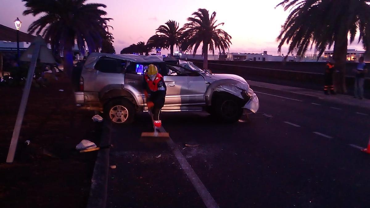 Herido tras volcar su vehículo en Lanzarote.