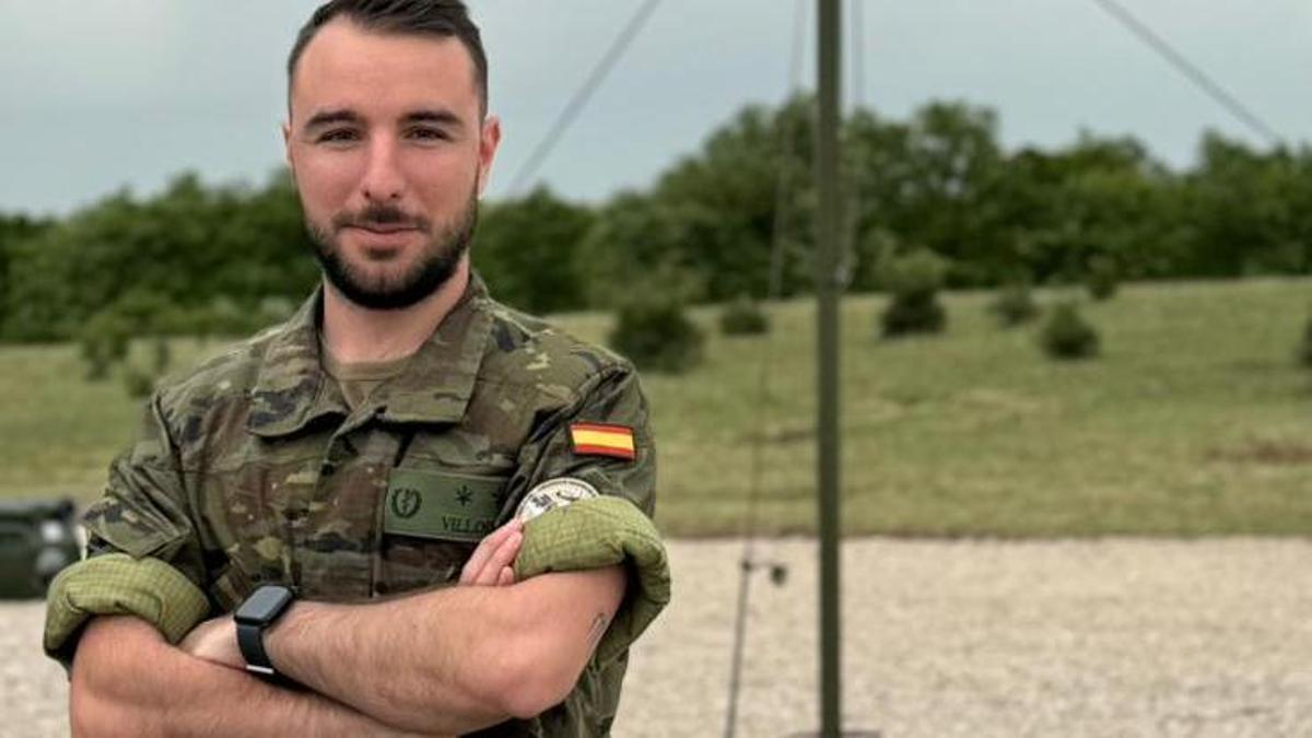 Teniente Jorge Villodre, médico y militar: «Podemos atender heridos bajo fuego o estabilizar en condiciones muy limitadas, cosas que en la medicina civil no se ven tanto»