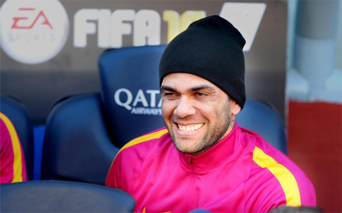 Dani Alves estará en el banquillo
