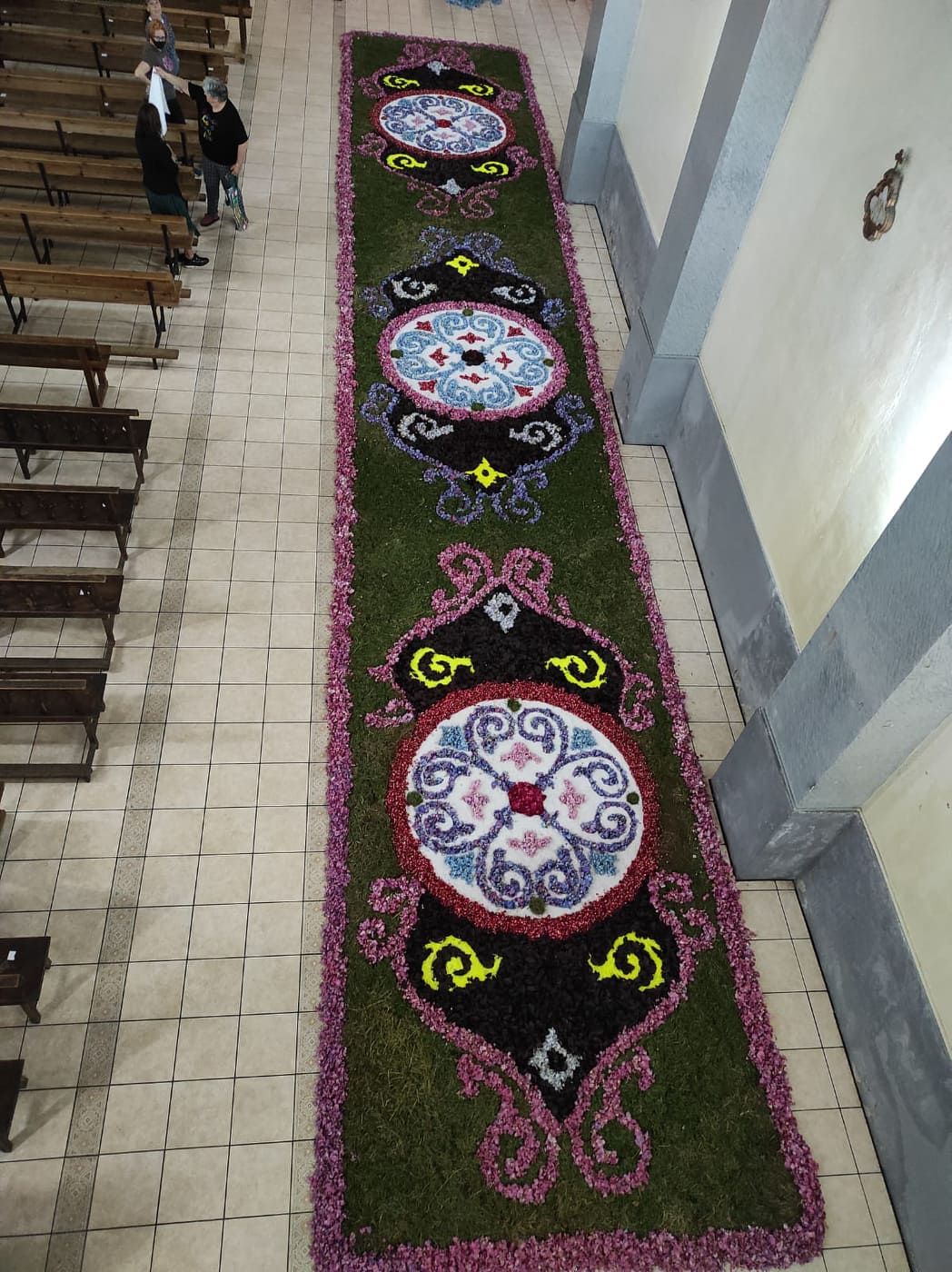 La belleza de las alfombras florales, esta vez en Corao