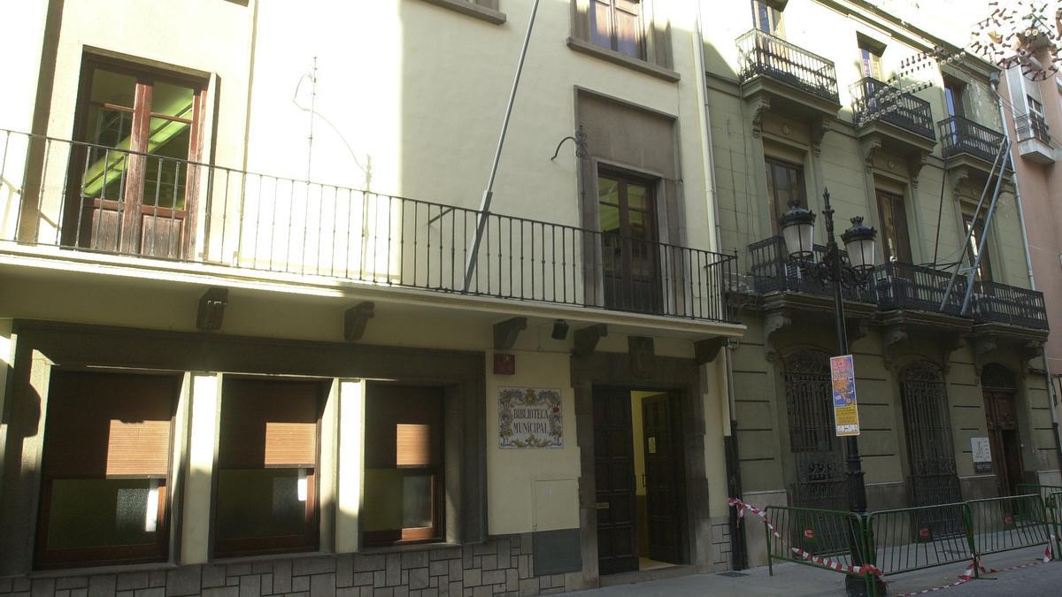 Fachada actual de la biblioteca de la calle Mayor de Castelló.