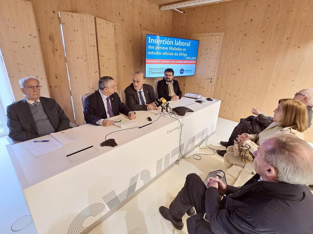 Presentación del informe sobre los titulados de la UVigo ayer, en el edificio Redeiras.