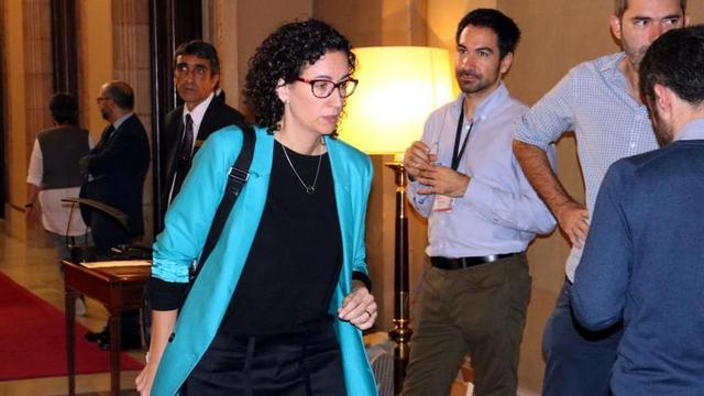 La portaveu de JxSí, Marta Rovira, abans d'entrar a la reunió del grup al Parlament