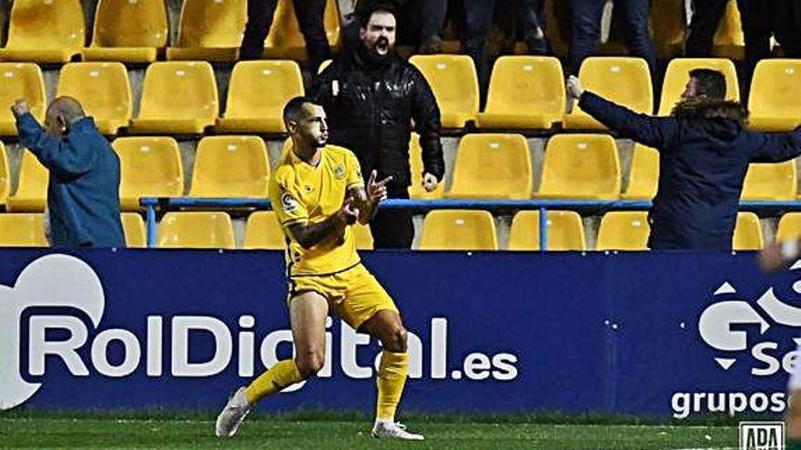 L&#039;Alcorcón supera el Racing amb un gol de Stoichkov (1-0)