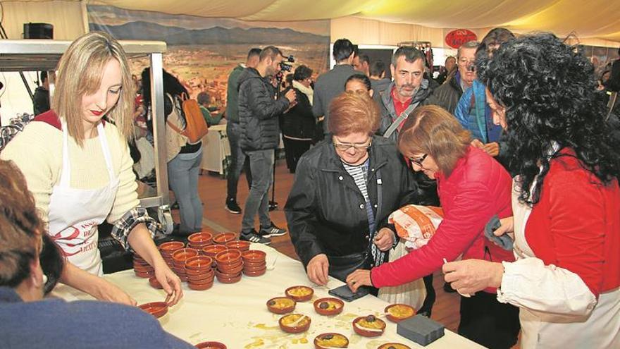 Vilafamés ensalza su cocina con ‘olleta’ y charla de Raúl Resino