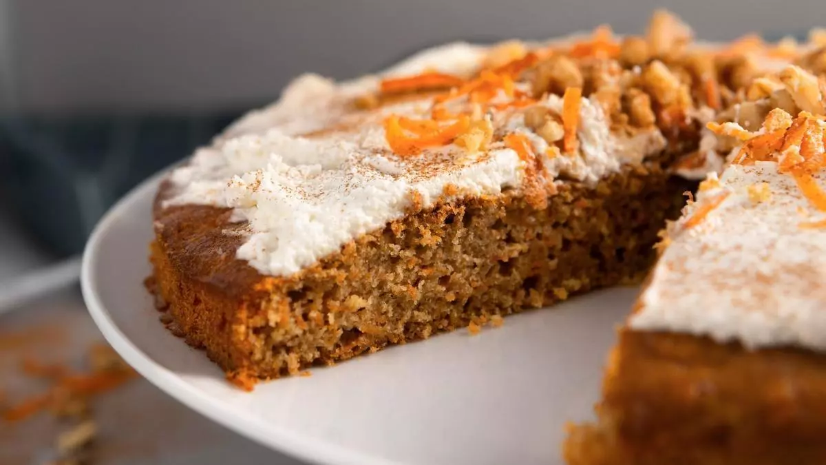 El bizcocho de zanahoria preferido de los cocineros: receta rápida, sencilla y con pocos ingredientes