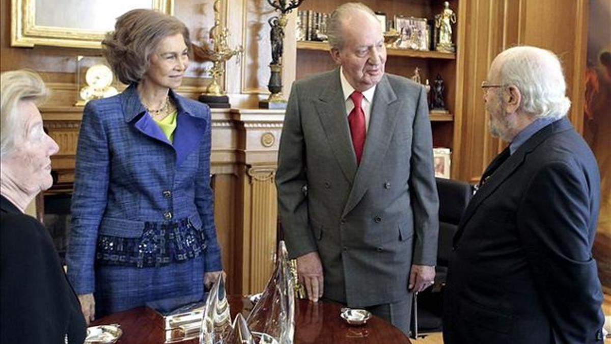 Los Reyes han recibido este lunes, 22 de abril, al escritor José Manuel Caballero Bonald, Premio Cervantes. EFE / ÁNGEL DÍAZ