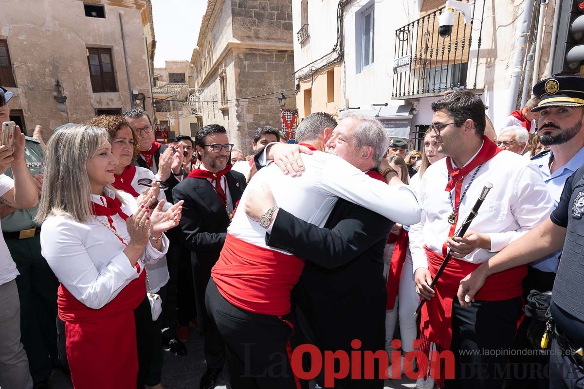 Bandeja de flores y ritual de la bendición del vino en las Fiestas de Caravaca