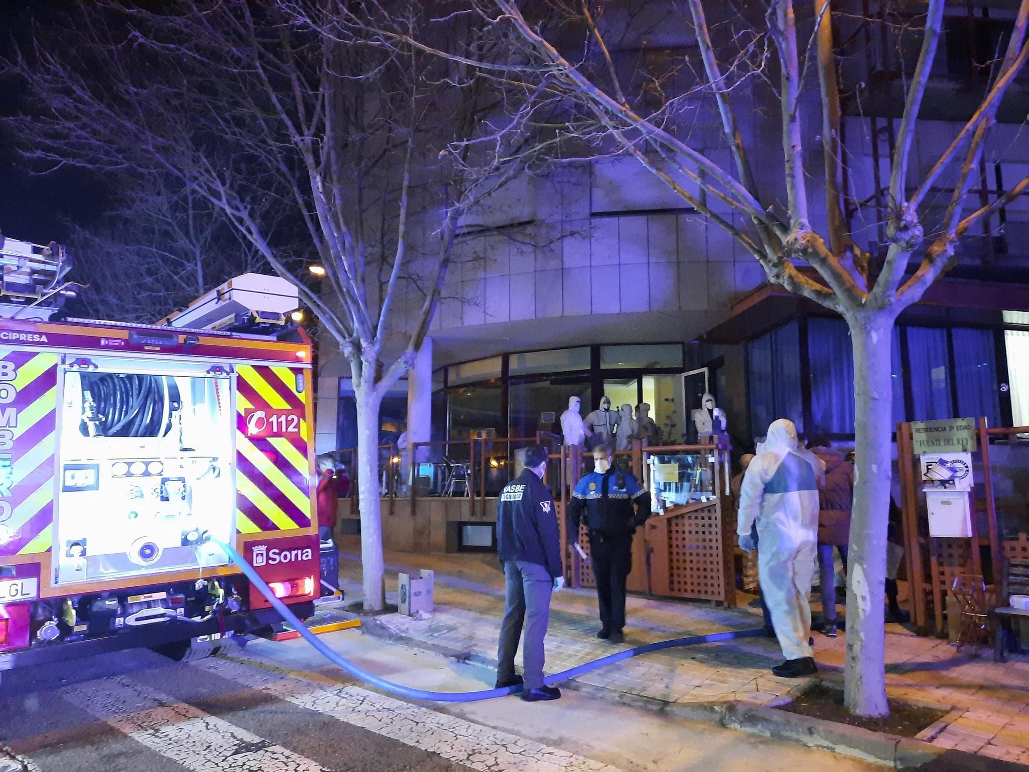 El incendio de una residencia de mayores en Soria, en imágenes