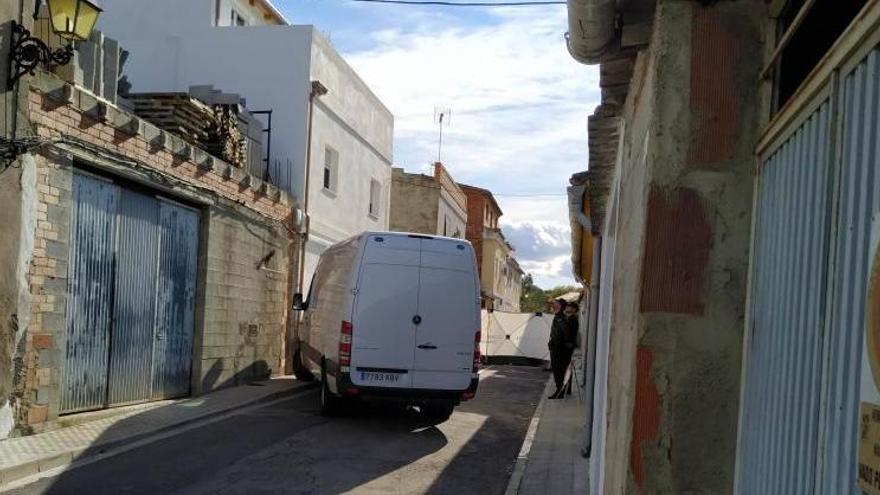 La Guardia Civil registra la casas del sospechoso.