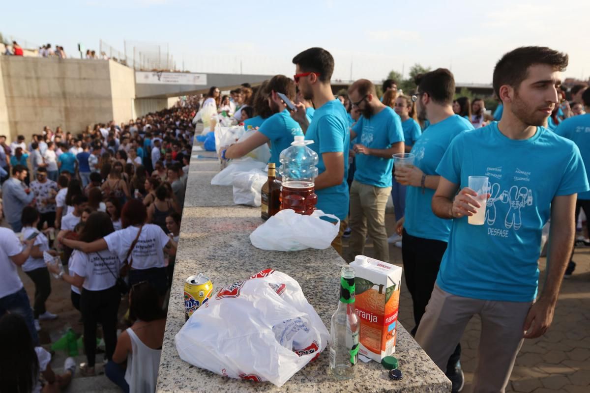 Fotogalería / El macrobotellón en El Arenal