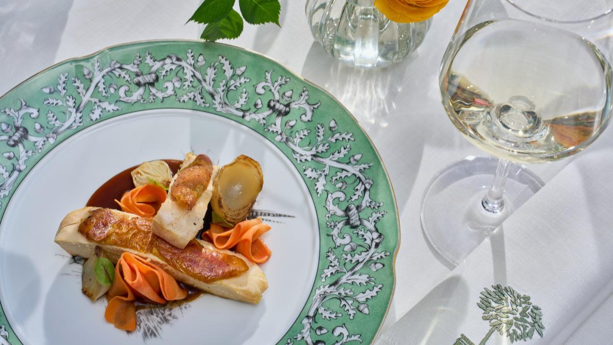 El Hotel Orfila combina lujo discreto, patrimonio y gastronomía en uno de los rincones más tranquilos de Madrid.