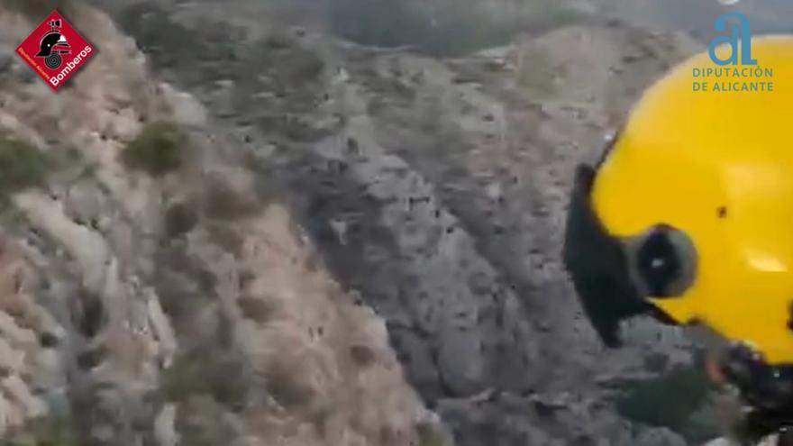 Rescatan al caer la noche en Tormos a un senderista de 50 años con fractura de tobillo