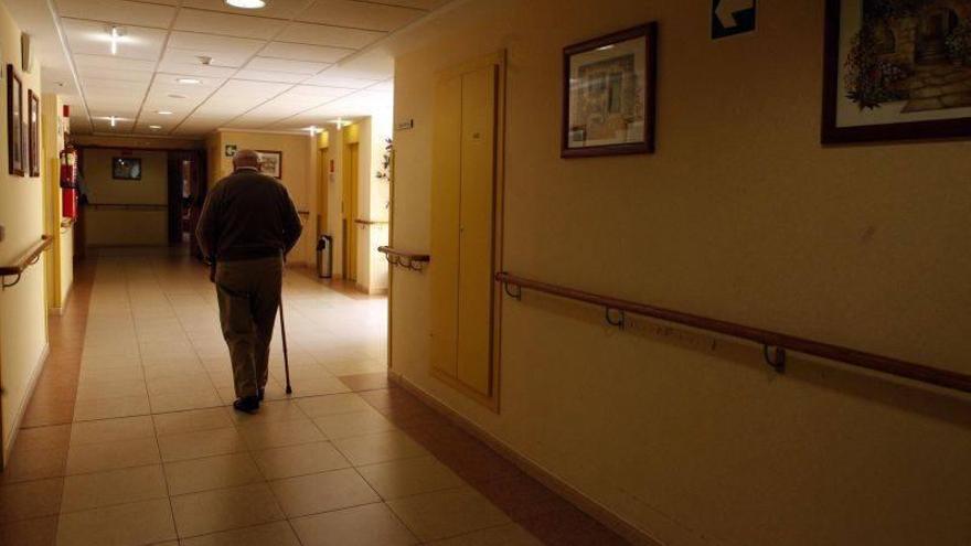 Los geriatras advierten del impacto negativo de anular las visitas a mayores
