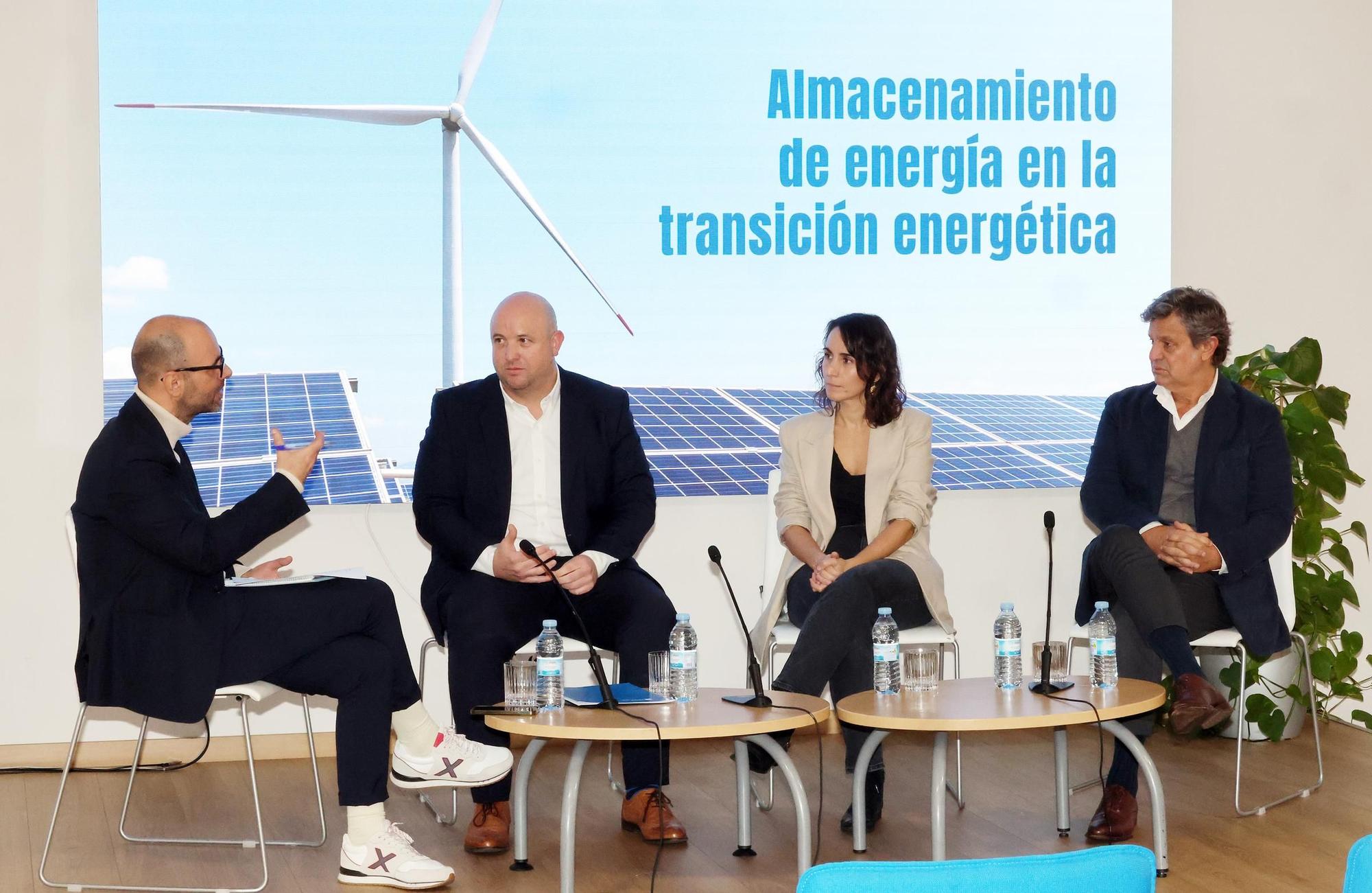 De izquierda a derecha: Julio Pérez, Javier Domínguez, María Pérez Medel y Luis Marquina