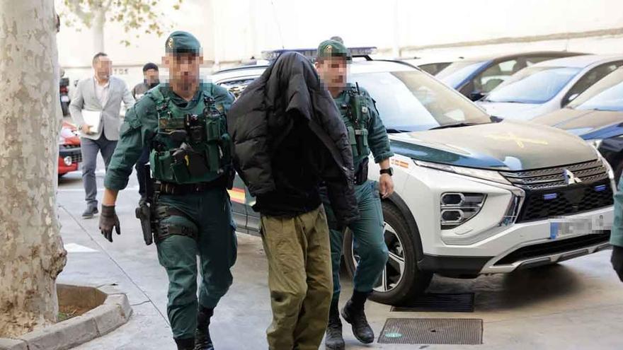 VÍDEO | La jueza envía a prisión al joven que mató a su novio en el Torrent de Coanegra