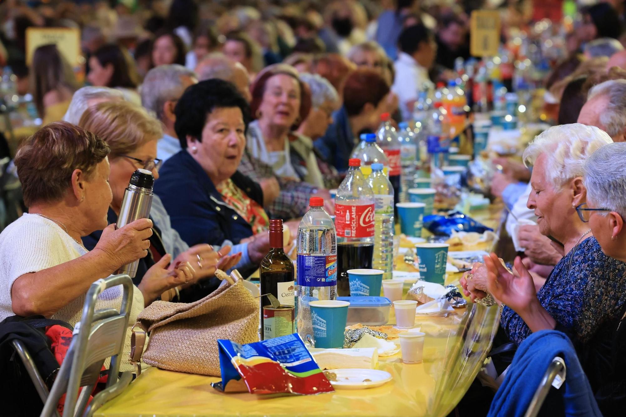 Búscate en la galería de fotos del Macrosopar de Veïns de las fiestas de Vila-real