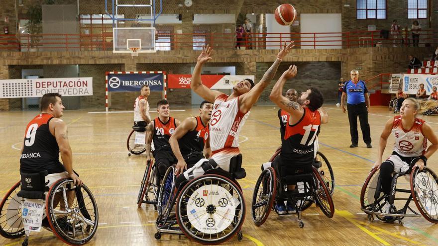 Partido del Iberconsa
y el Basketmi en O Berbés. | // ALBA VILLAR