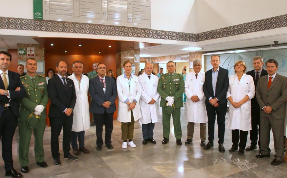 Visita de la Legión a los niños ingresados en el Hospital Materno.