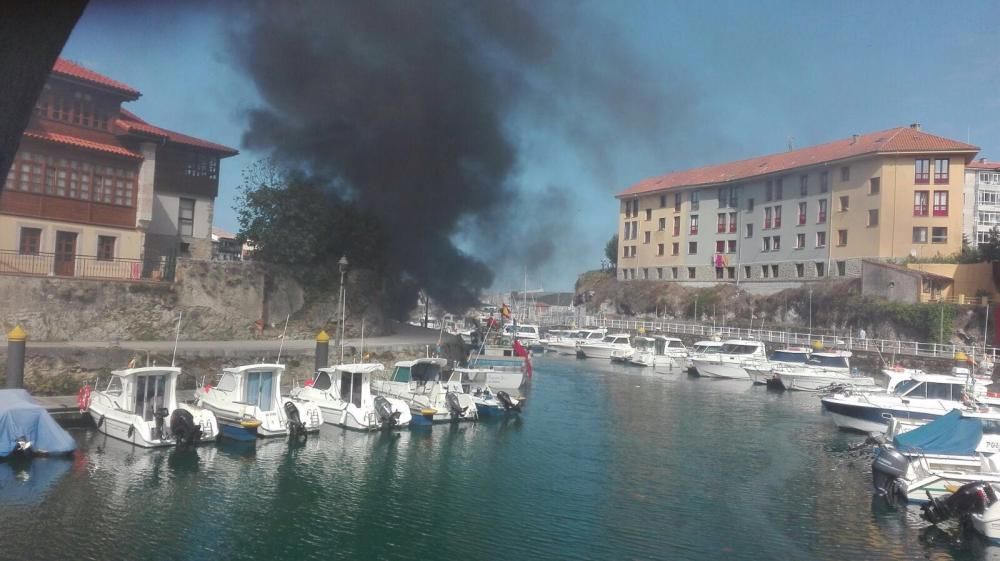 Dos heridos al explotar una lancha en el puerto de Llanes