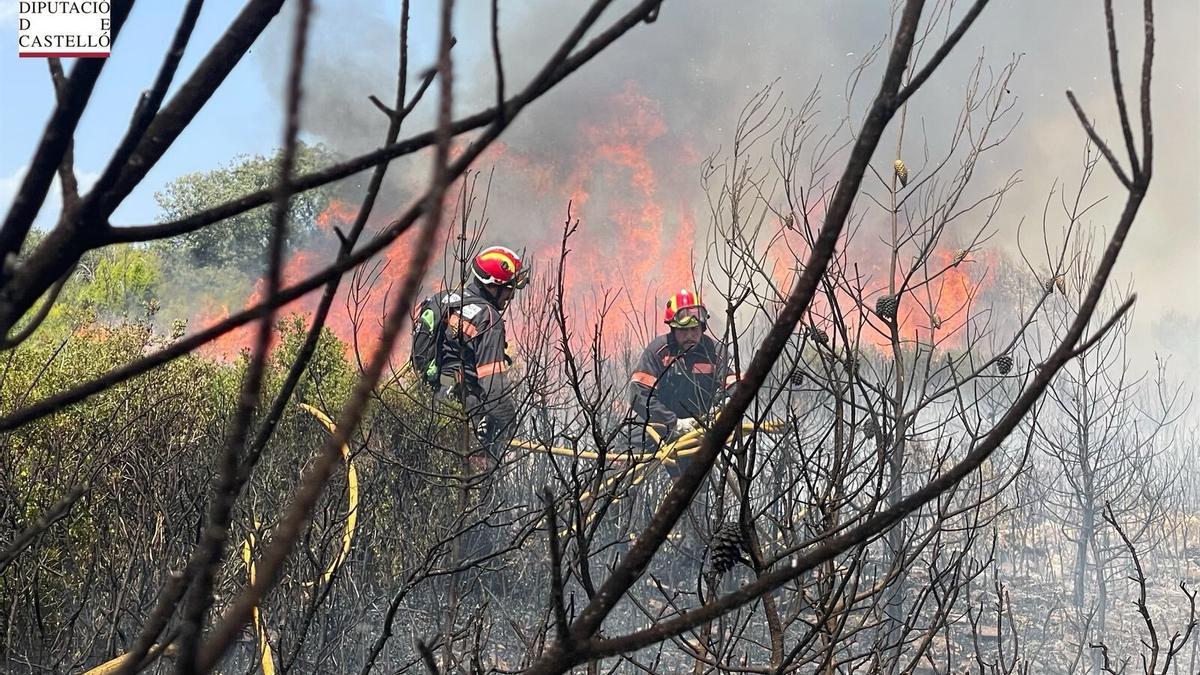 Así están viviendo los vecinos el aparatoso incendio de Les Useres