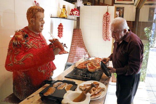 Una mona del Chicote a mida real és la nova creació de la pastisseria Muixí de Balaguer