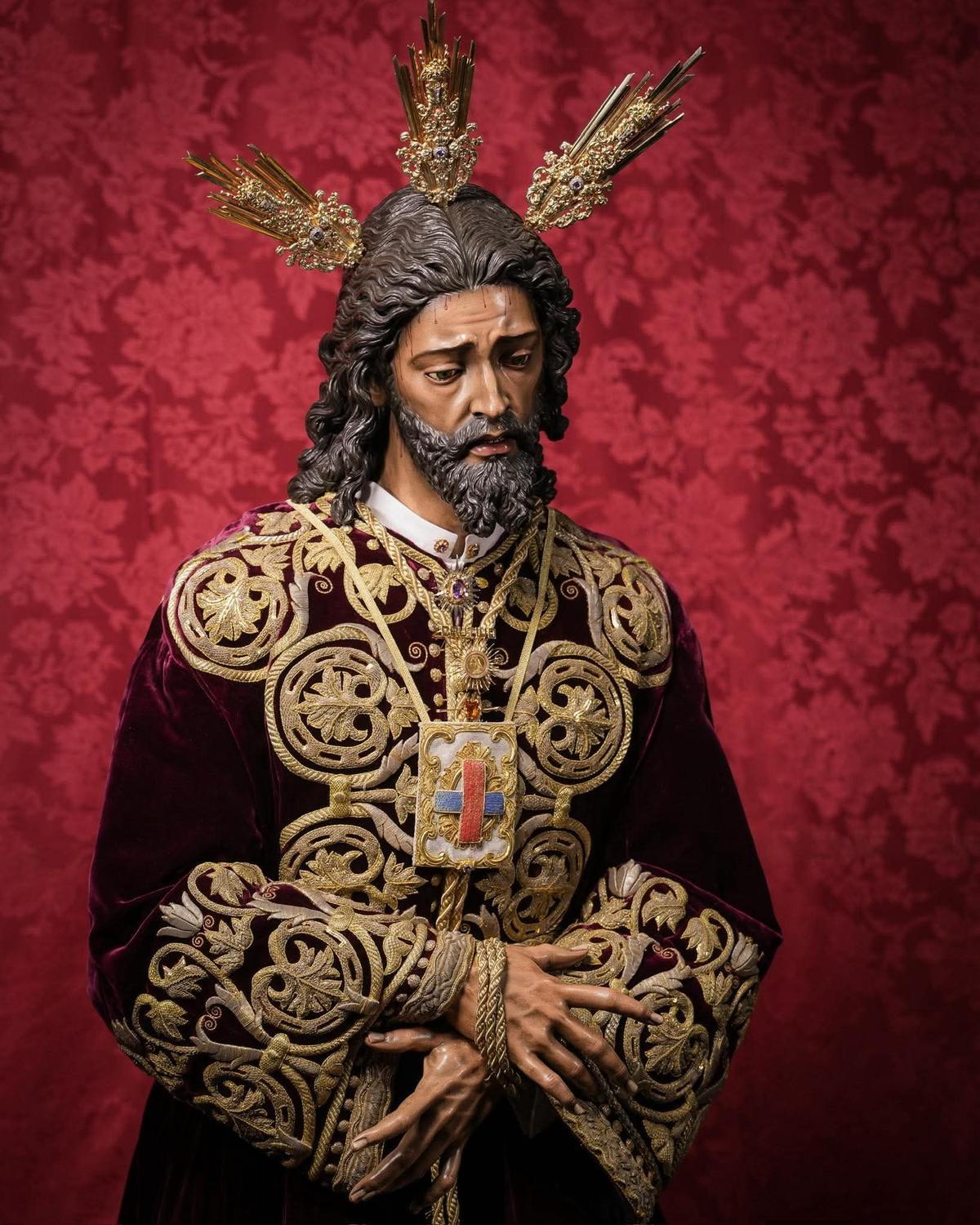 El Cautivo de San Pablo con la túnica bordada del Señor de la Sentencia.