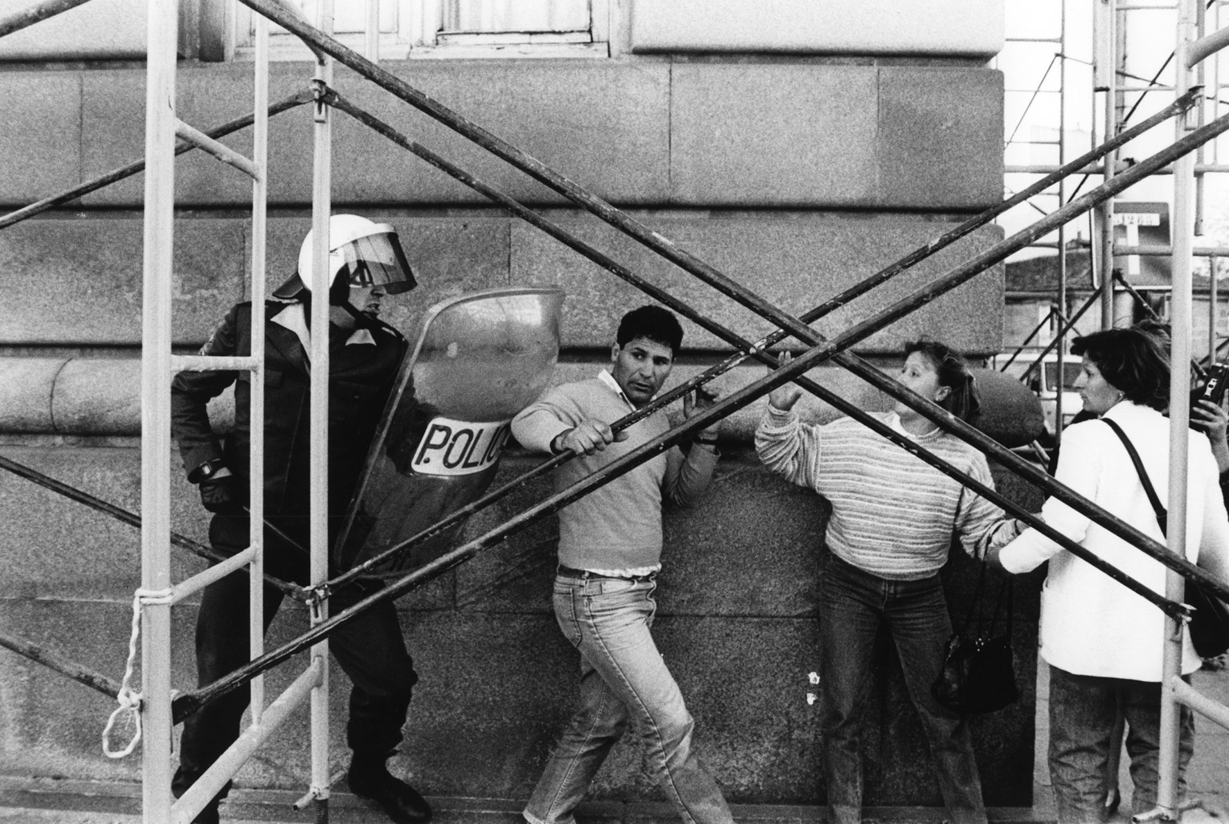 El conflicto de la contribución en Cangas: protestas y un alcalde asediado que no pudo volver a entrar en el Concello