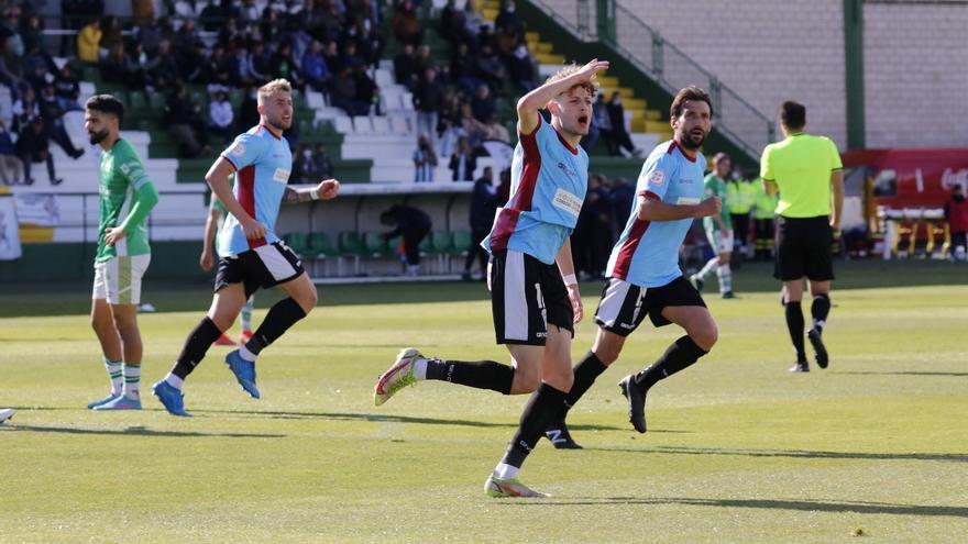 Simo Bouzaidi tras marcar su gol en el Príncipe Felipe de Cáceres.