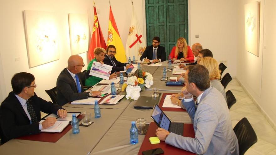 Fernando López Miras presidió en Mazarrón la primera reunión del Consejo de Gobierno en el nuevo curso político.