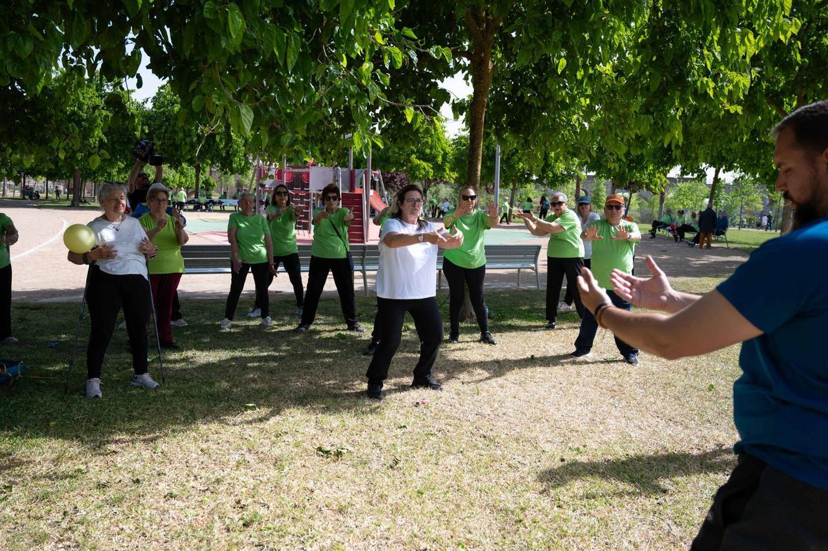 Fotogalería | Una jornada de deporte para los mayores de Badajoz