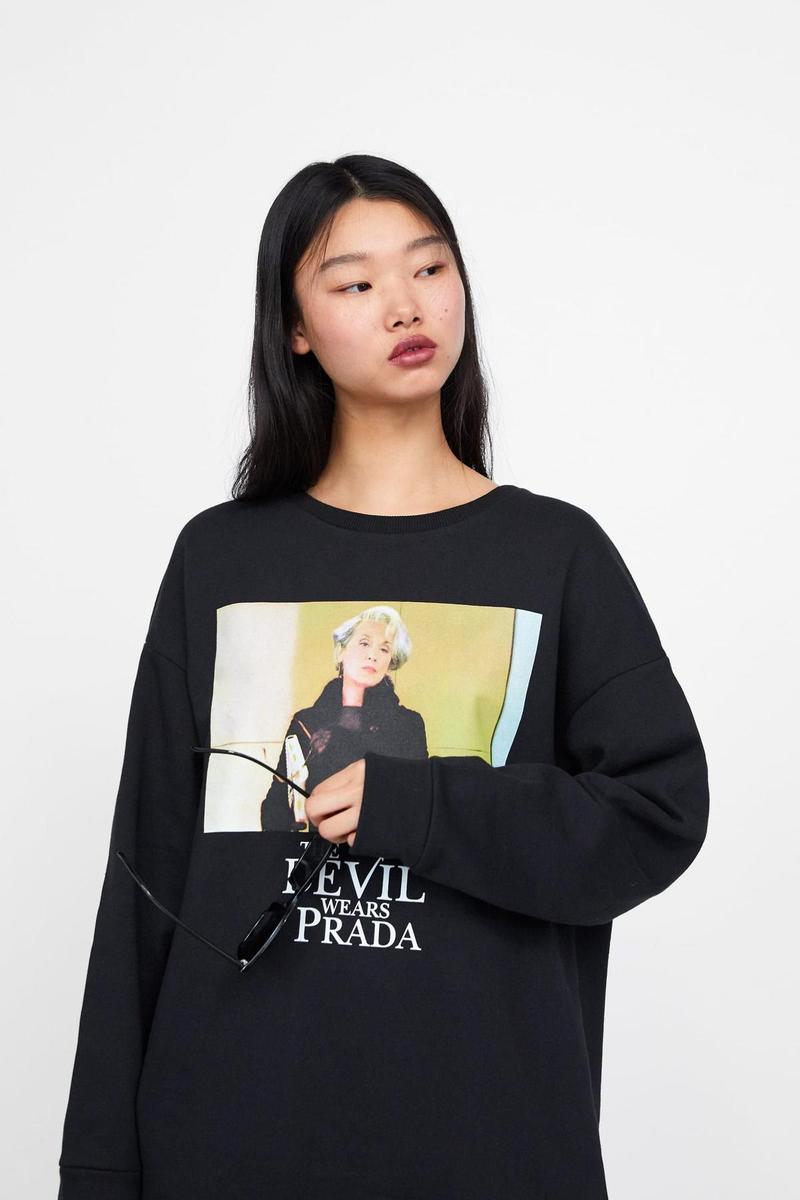 Sudadera de 'El diablo se viste de Prada' a la venta en Zara
