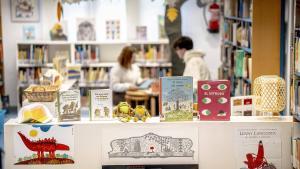 Biblioteca de la Associació de Mestres Rosa Sensat.