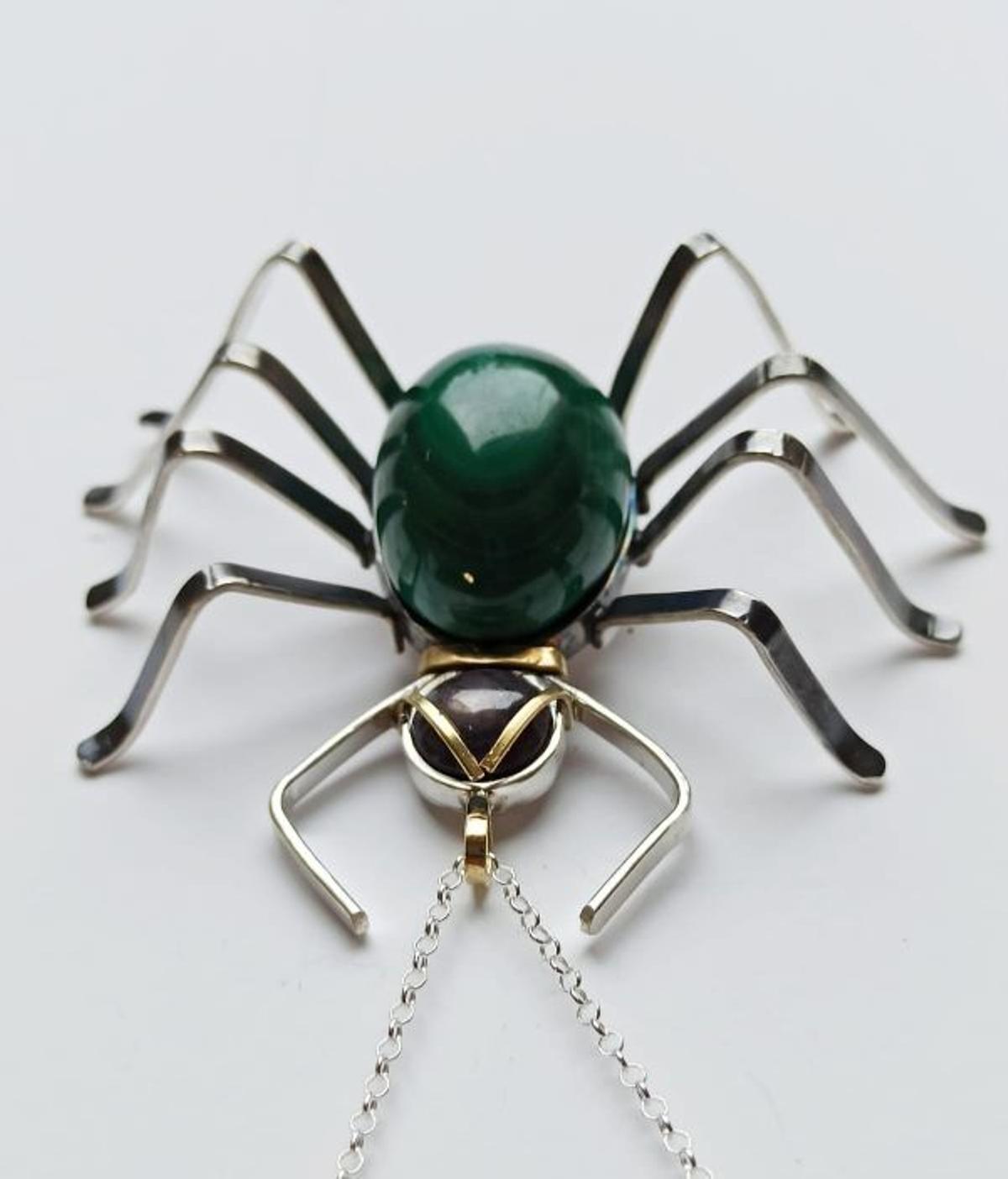 Las creaciones de Fe combinan la plata y el oro con conchas, perlas, piedras naturales o gemas.