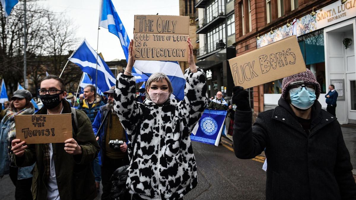 Manifestación de independentistas escoceses contra la &#039;Partygate&#039; de Johnson, en Glasgow.