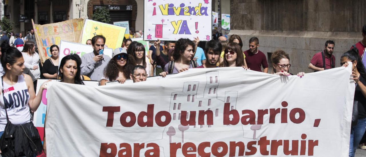 Cabecera de la manifestación celebrada en las Corts.      g. caballero