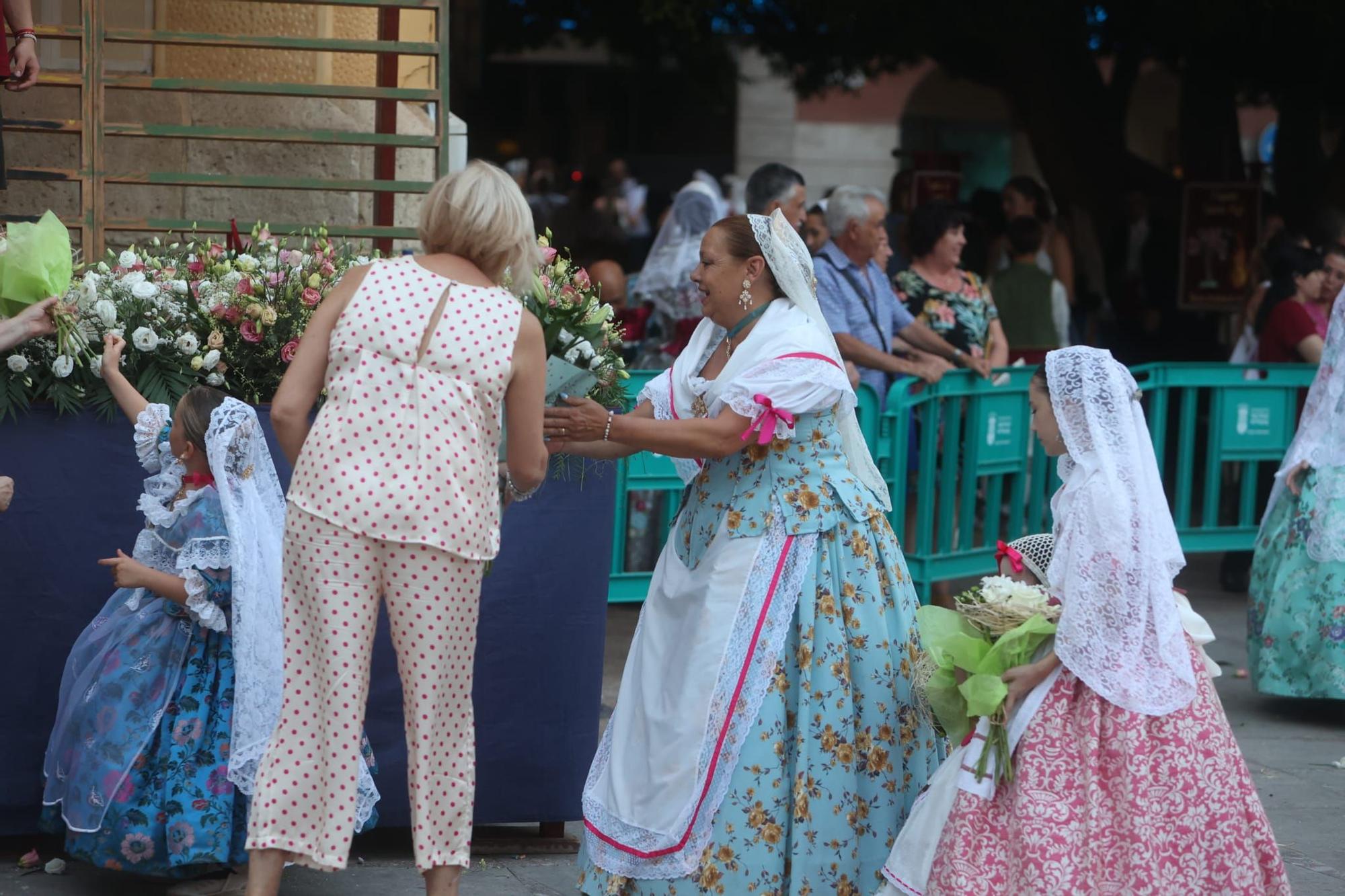Ofrenda de flores en San Vicente