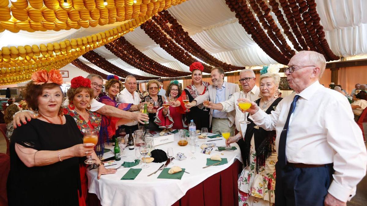 Córdoba saborea con calma su martes de Feria