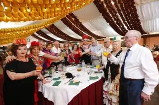 El Arenal vive un mediodía sin prisas en el martes de Feria de Córdoba